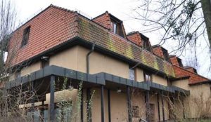 Germany: Syrian refugee trying to t h r o w his wife out of the window