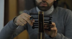 من حلب إلى إسطنبول .. العود يعزف لحن البقاء ( صور )