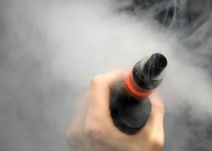 e-zigarette ألمانيا : اتحاد الأطباء الألمان يطالب بحظر إعلانات السجائر الكهربائية