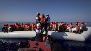 ألمانيا : 250 منظمة تطالب ميركل بالتحرك إزاء غرق اللاجئين