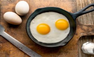 باحثون : البيض قد يحمي من العمى المرتبط مع التقدم في السن