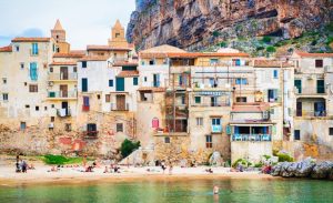 بلدة إيطالية تطرح على الإنترنت 500 منزل للبيع مقابل يورو واحد