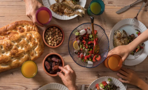 دراسة : نوع طعام السحور يؤثر على جوعك و عطشك