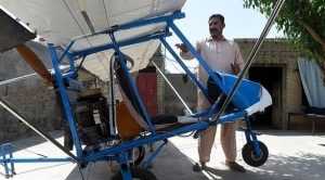 بائع فوشار باكستاني يبني طائرته الخاصة بـ 600 دولار !