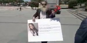 سبق وأن اعتقل بتهمة الإساءة لحافظ الأسد .. سوري يضرب عن الطعام في تركيا مطالباً بلم شمله مع عائلته