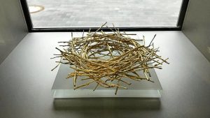 b6f79b8a-76e2-11e9-9617-147a9ba689d1 ألمانيا : سرقة عش طيور من الذهب الخالص من مدرسة !