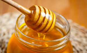 دراسة : عسل النحل يعالج قروح الفم كالدواء