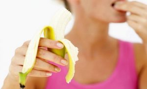 تناول الموز على معدة خاوية قد يسبب أضراراً صحية