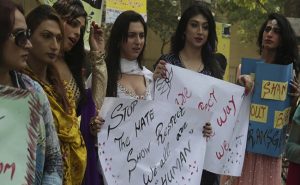 في باكستان .. أب يخلف وعده و يقتل نجله المتحول جنسياً