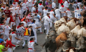 إصابة 6 أشخاص في آخر أيام مهرجان الثيران بإسبانيا
