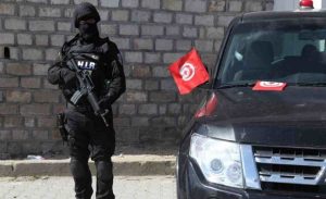 تونس : عسكري يهرب من العمل بسلاحه لقتل زوجته و عائلتها