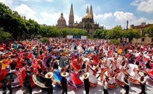 المكسيك : 882 راقصاً و راقصة يحطمون رقم ” موسوعة غينيس “