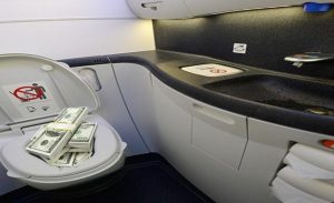 العثور على آلاف الدولارات داخل ” مرحاض طائرة ” بمطار الخرطوم !