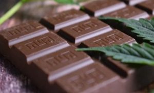 الإمارات : مستثمر يخفي المخدرات في الشوكولا و يدعي المرض