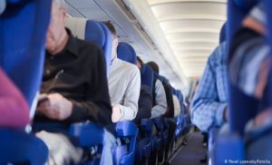 ما هي أفضل الأماكن للجلوس خلال السفر بالطائرة ؟