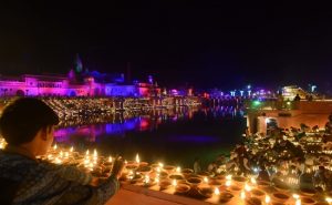 المصابيح الزيتية تسجل مدينة هندية في ” موسوعة غينيس ” للأرقام القياسية