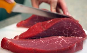 هل اللحوم الحمراء تضر صحتنا حقاً ؟
