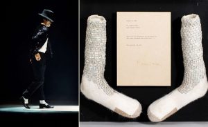جوارب ” مشية القمر ” الشهيرة لمايكل جاكسون تعرض للبيع بأكثر من مليون دولار