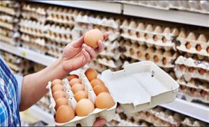 ما الذي يحدث إذا لم نضع البيض في الثلاجة ؟