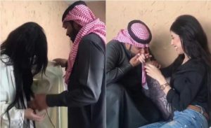 السعودية : القبض على صاحب فيديو ” العباءة ” .. و صديقته تتبرأ منه ( فيديو )