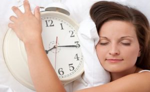 كم عدد ساعات النوم الضرورية حسب العمر ؟