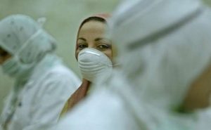 كويتي يهدد ممرضة بالنحر أمام المراجعين في مستشفى الجهراء