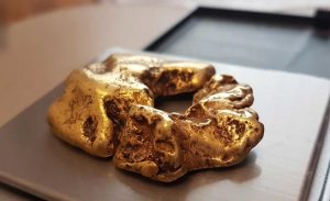 صياد يعثر على أكبر قطعة ذهب في بريطانيا في نهر اسكتلندي