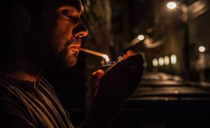 فرنسا : عقوبة صارمة لمن يشتري سجائر من باعة غير مرخصين
