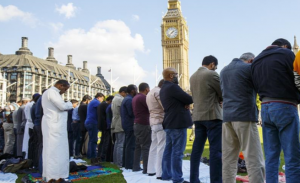 إحصائية رسمية : الإسلام ينتشر في إنكلترا و المسيحية تتراجع