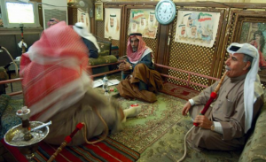 الكويت تمنع النرجيلة في المقاهي بسبب فيروس كورونا