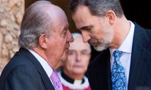 ملك إسبانيا يحرم والده من ” المصروف ” بسبب شبهة أموال سعودية