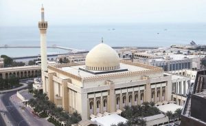 الكويت : ملاحقة إمام اتهم الجمعيات الخيرية بسرقة أموال المتبرعين