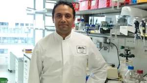 ألمانيا : باحث عربي يفوز بجائزة علمية مرموقة لتوصله إلى اكتشاف مهم عن ” المرض الخبيث ” 