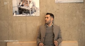 موضوعه الحرب في سوريا .. ألمانيا : وسائل إعلام تسلط الضوء على سوري افتتح معرضاً للصور و أخرج فيلماً وثائقياً
