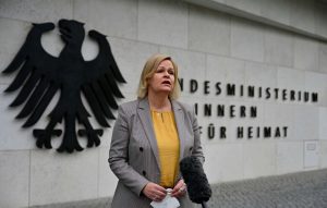وزيرة الداخلية الألمانية تعتزم اتخاذ إجراء أكثر صرامة ضد العشائر الإجرامية