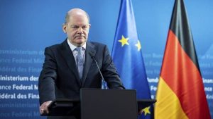 مستشار ألمانيا يعلن اعتزامه مواصلة المحادثات مع بوتين