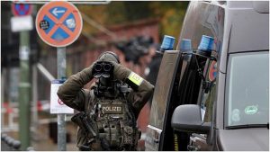 الشرطة الألمانية تفحص أداة تم إتلافها في مبنى يضم وكالة أنباء روسية ببرلين