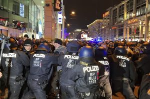 ألمانيا: إصابة أربعة أشخاص جراء اشتباكات بين جماعة يمينية متطرفة ومتظاهرين مناهضين