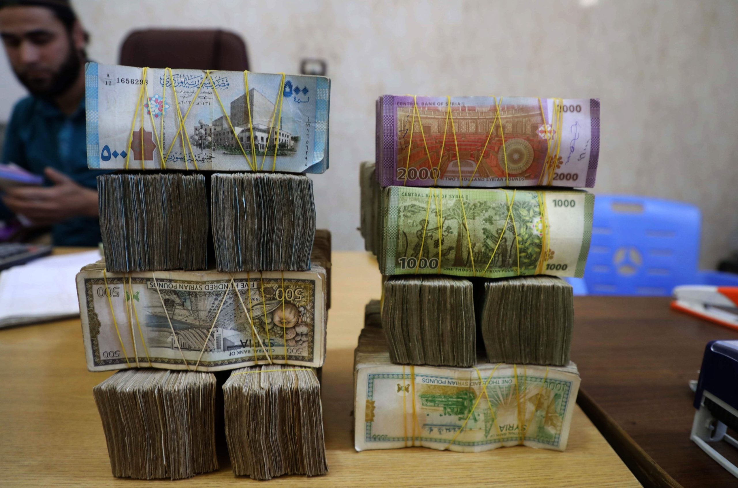 انخفاض جديد لليرة .. سعر صرف