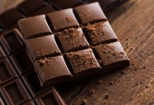 الشوكولا الداكنة تطيل عمرك وتمنع الإصابة بأمراض القلب والسكري
