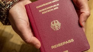 جواز سفر ألمانيا وقائمة الدول التي يتيح دخولها بدون تأشيرة لعام 2023