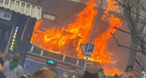 ألمانيا : إصابة 5 أشخاص جراء اشتعال حريق في عربة كرنفال