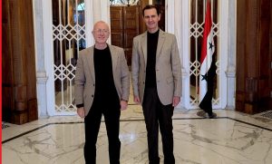 مرتديان الثياب ذاتها .. بشار الأسد و مصطفى الخاني يتحدثان عن الثقافة و الفن و الشأن العام