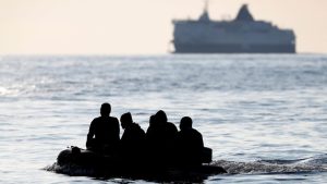 فرنسا : العثور على جثة لاجئ سوري غرق في قناة تصب في بحر المانش