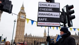 تغاض عن أجزاء من قوانين حقوق الإنسان .. بريطانيا تقر قانون ترحيل طالبي اللجوء إلى رواندا و هذه تفاصيله