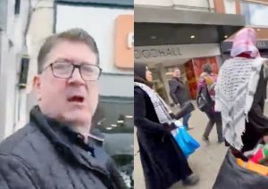 “لا نحب المسلمين .. عودوا لبلادكم” .. عبارات عنصرية لرجل ضد محجبات تثير غضباً في بريطانيا ( فيديو )