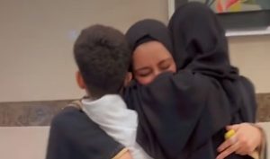 الجزيرة : أم سورية تلتقي بأطفالها بعد 11 عام من الفراق ( فيديو )
