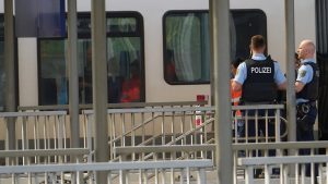 ألمانيا : شاب يتعرض لهجوم بسكين على متن قطار في هذه المدينة