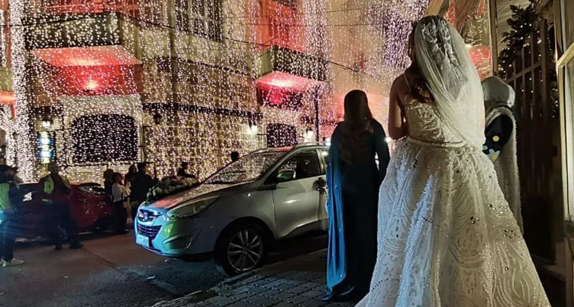 وسائل إعلام ألمانية : عيد الميلاد في سوريا .. فرح يعود إلى الشوارع وحذر يخيّم على المستقبل – عكس السير