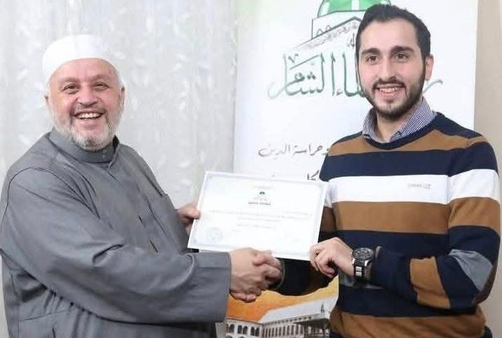 أبرزهم ابن وزير الأوقاف .. انتقادات لوزارة الخارجية بسبب تعيين قائمين بأعمال سفارات سورية دون أي خبرة أو تاريخ دبلوماسي – عكس السير